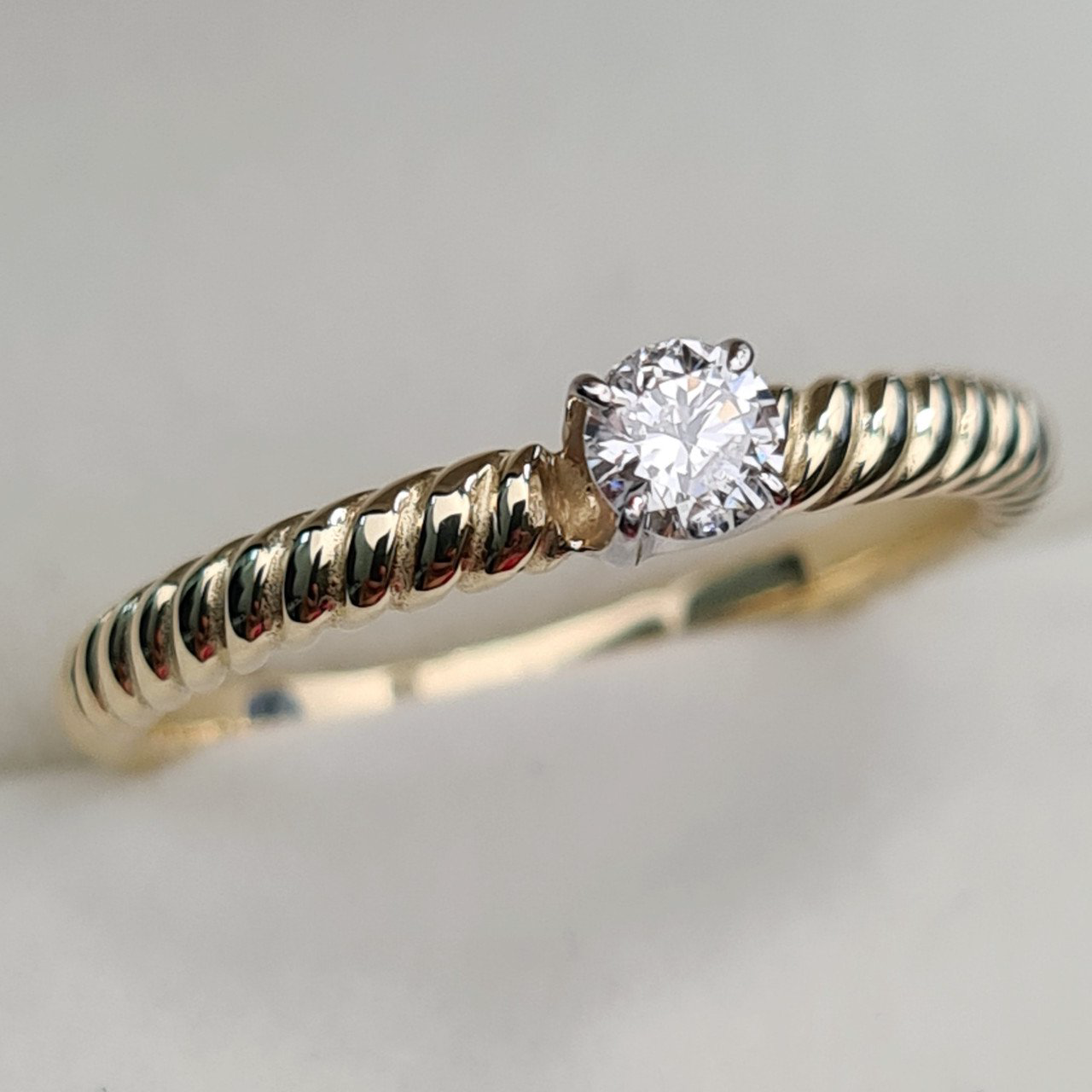 Кольцо Deimantas 93561808 17,5р 2,51гр 0,17ct. купить,NaN