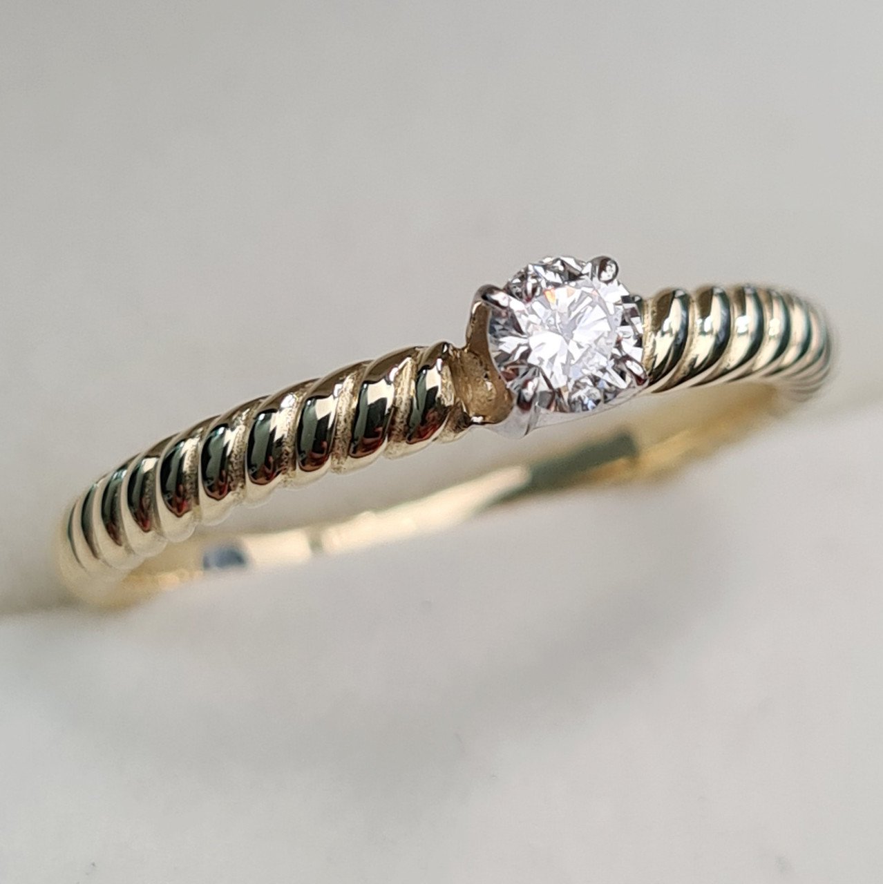 Кольцо Deimantas 93561808 17,5р 2,51гр 0,17ct. купить,NaN