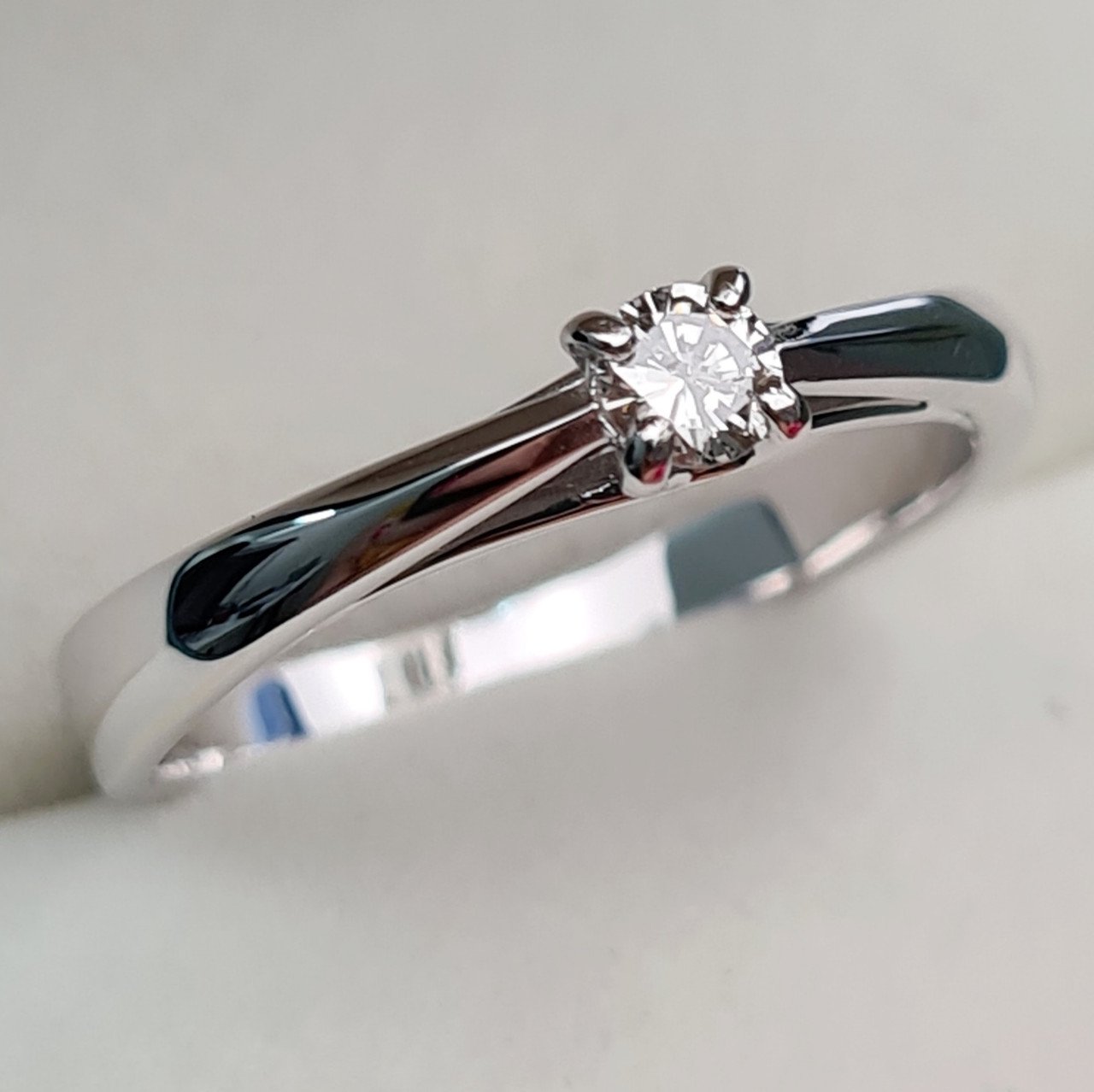 Кольцо Deimantas 93561995 17,5р 2,66гр 0,13ct. купить,NaN