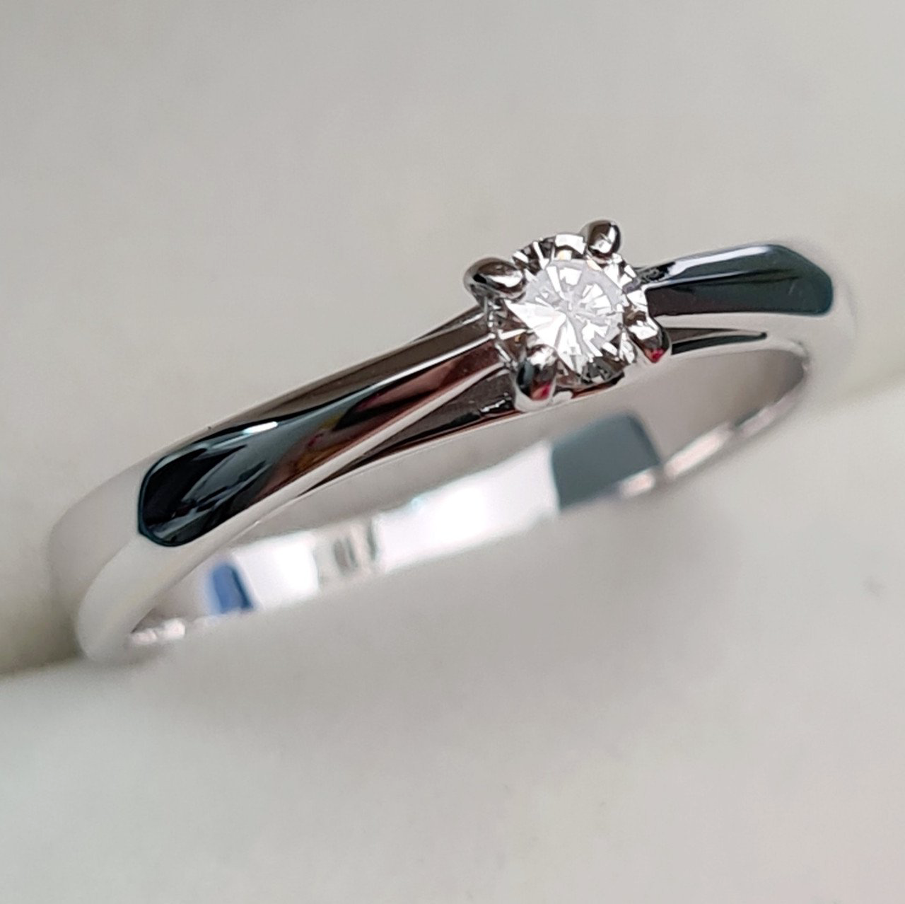 Кольцо Deimantas 93561995 17,5р 2,66гр 0,13ct. купить,NaN