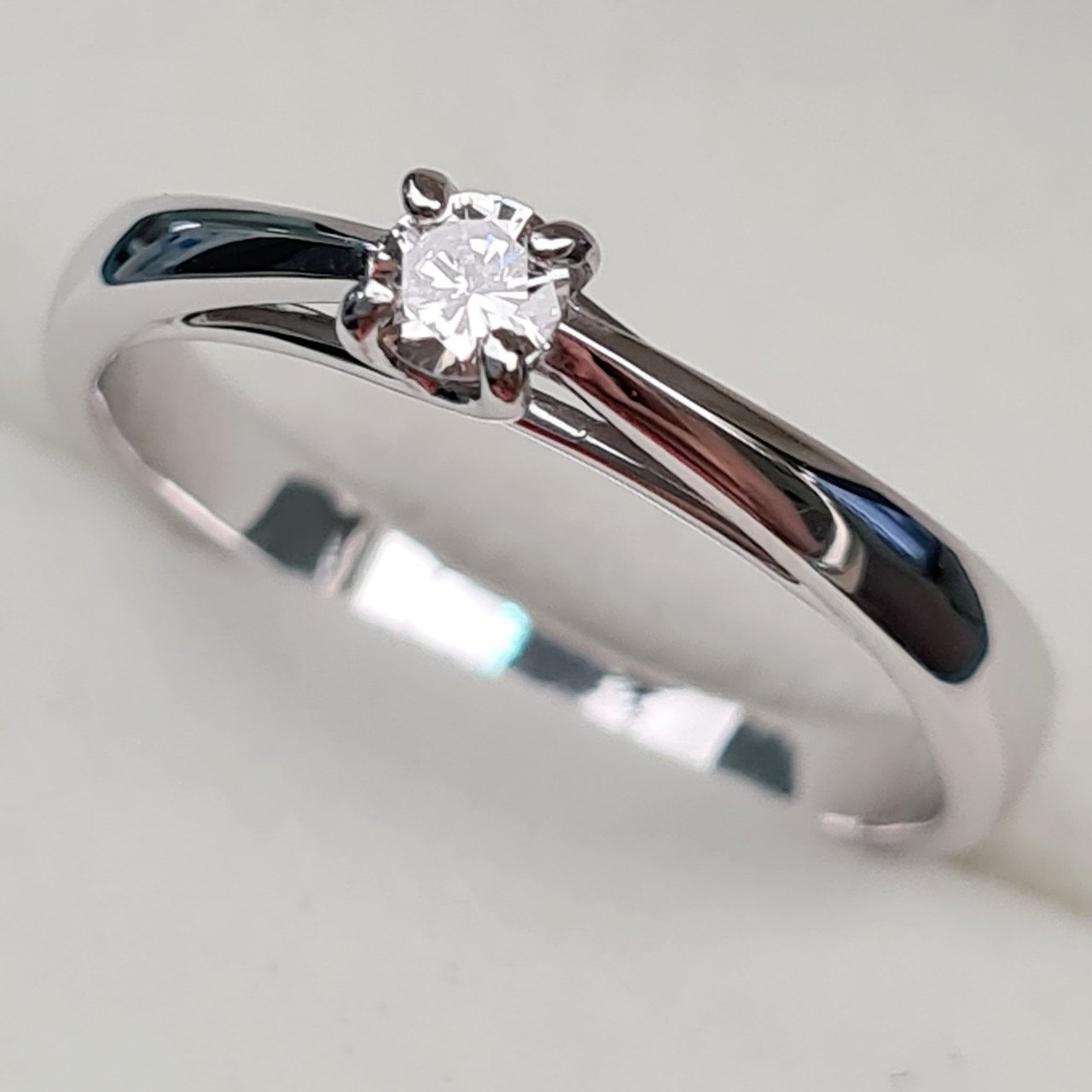 Кольцо Deimantas 93561995 17,5р 2,66гр 0,13ct. купить,NaN