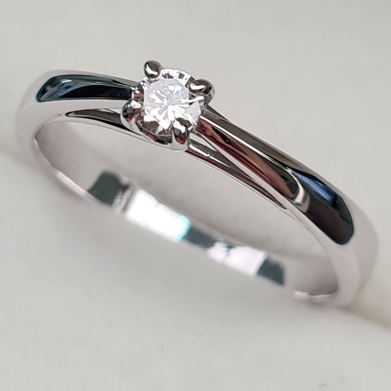 Кольцо Deimantas 93561995 17,5р 2,66гр 0,13ct. купить,NaN