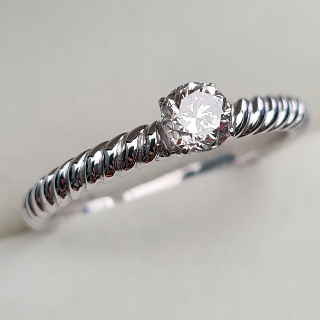 Кольцо Deimantas 93561903 17,5р 2,31гр 0,36ct. купить,NaN