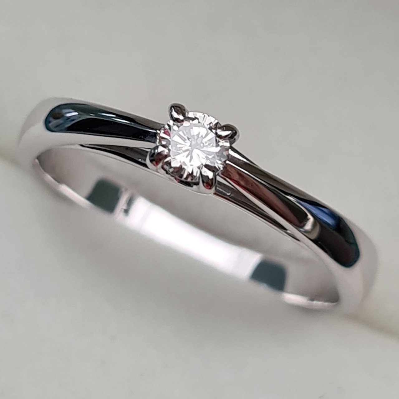 Кольцо Deimantas 93561995 17,5р 2,66гр 0,13ct. купить,NaN