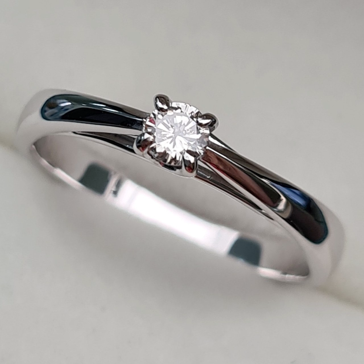 Кольцо Deimantas 93561995 17,5р 2,66гр 0,13ct. купить,NaN