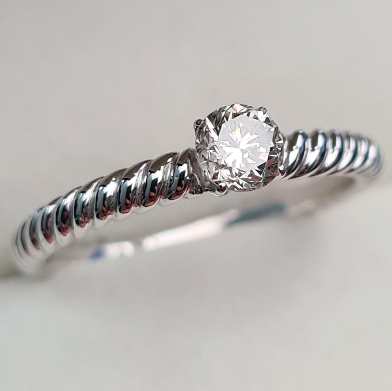 Кольцо Deimantas 93561903 17,5р 2,31гр 0,36ct. купить,NaN