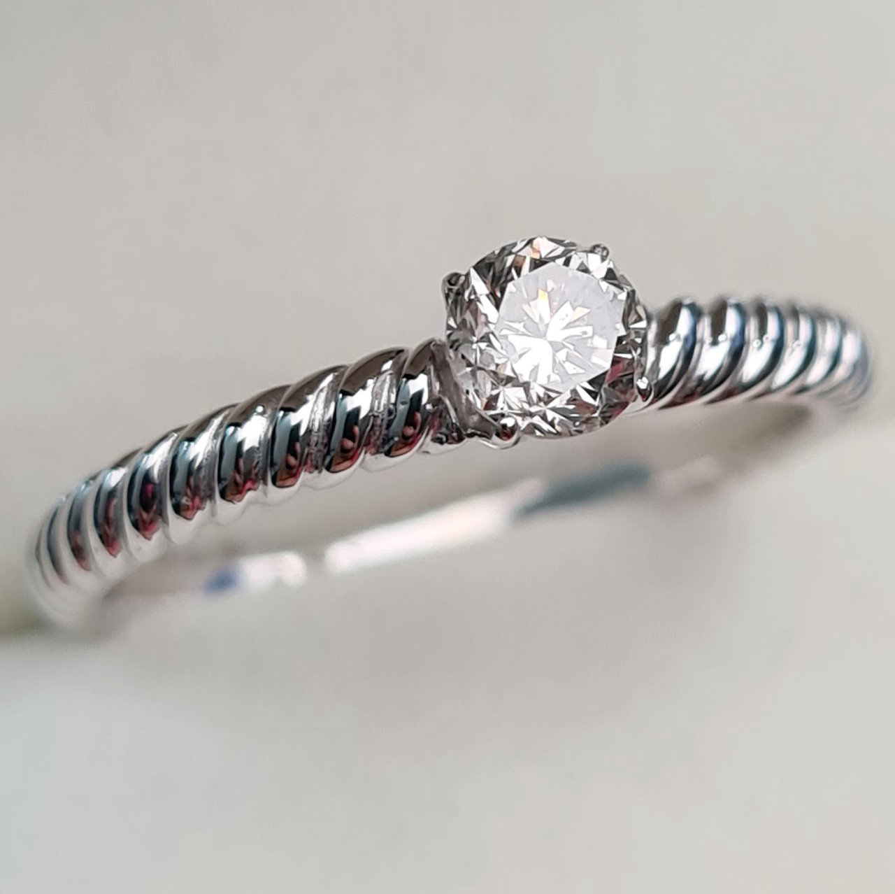 Кольцо Deimantas 93561903 17,5р 2,31гр 0,36ct. купить,NaN