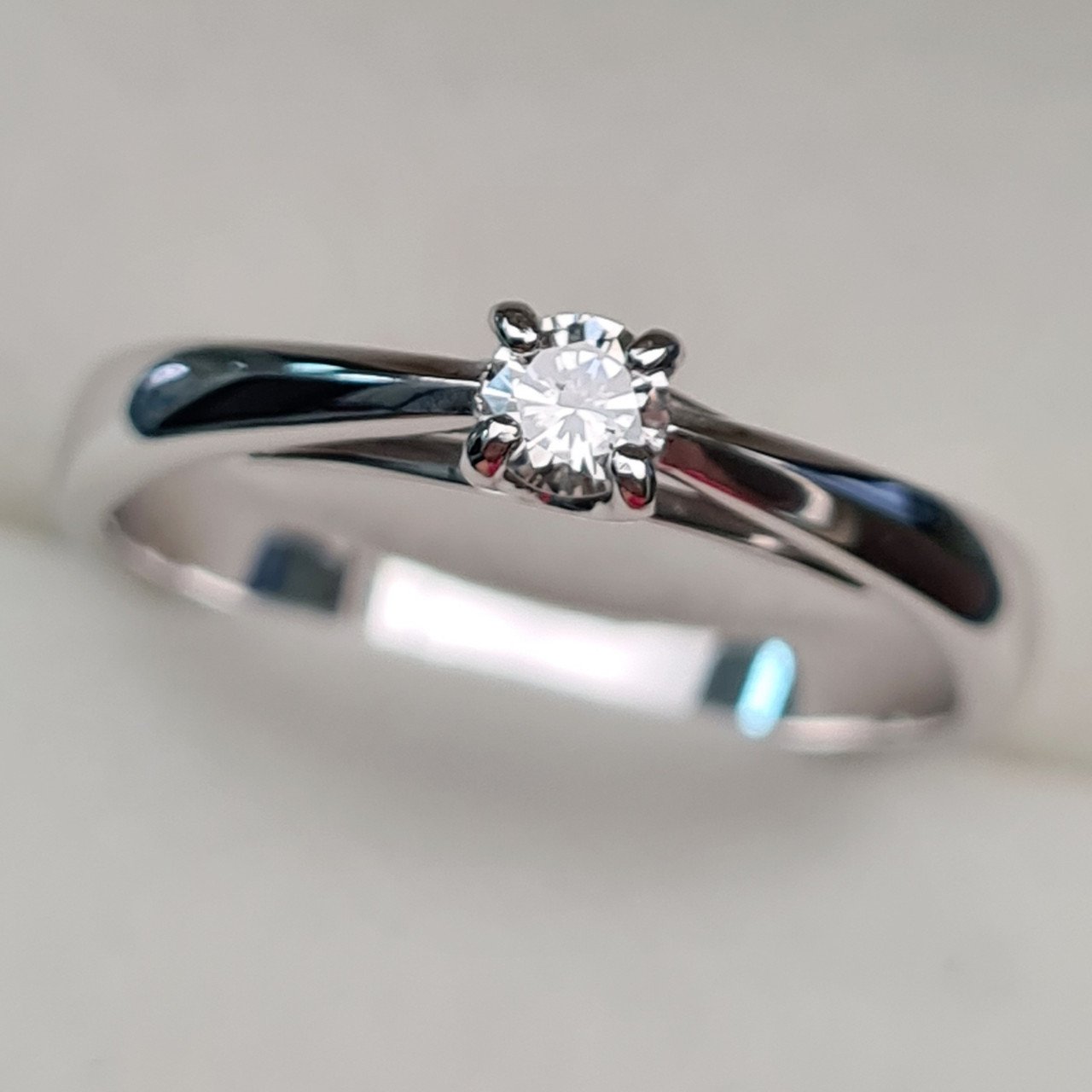 Кольцо Deimantas 93561995 17,5р 2,66гр 0,13ct. купить,NaN