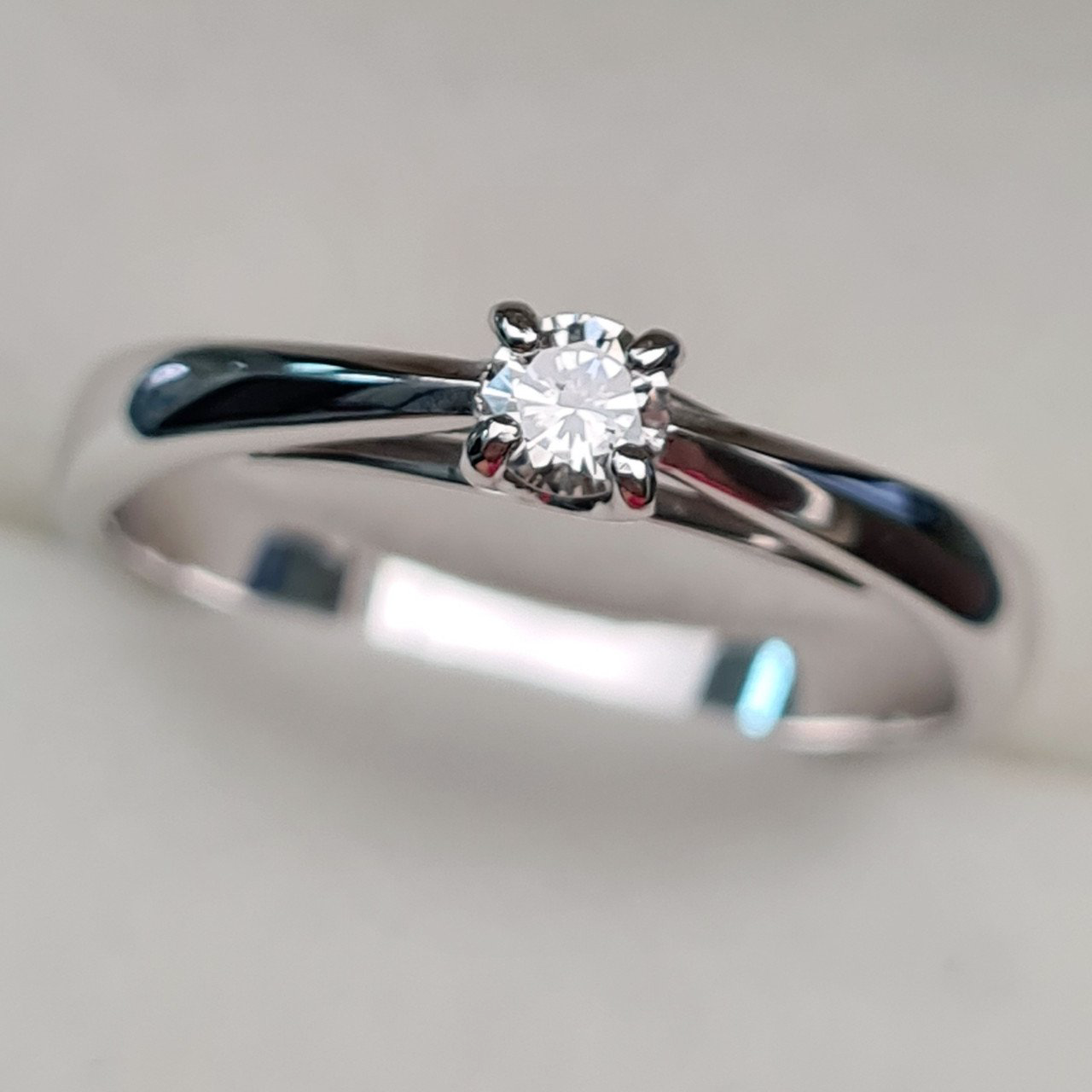 Кольцо Deimantas 93561995 17,5р 2,66гр 0,13ct. купить,NaN
