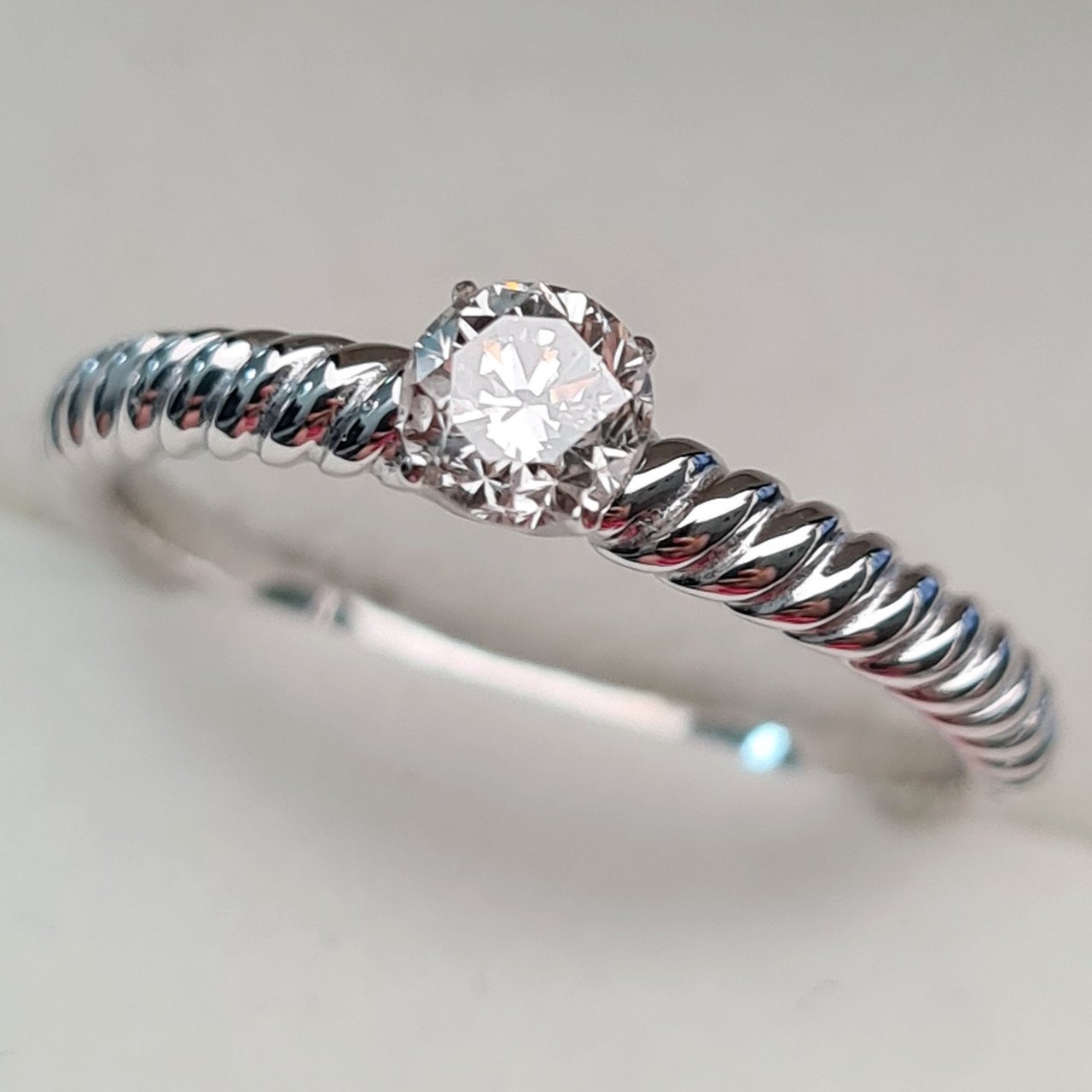 Кольцо Deimantas 93561903 17,5р 2,31гр 0,36ct. купить,NaN