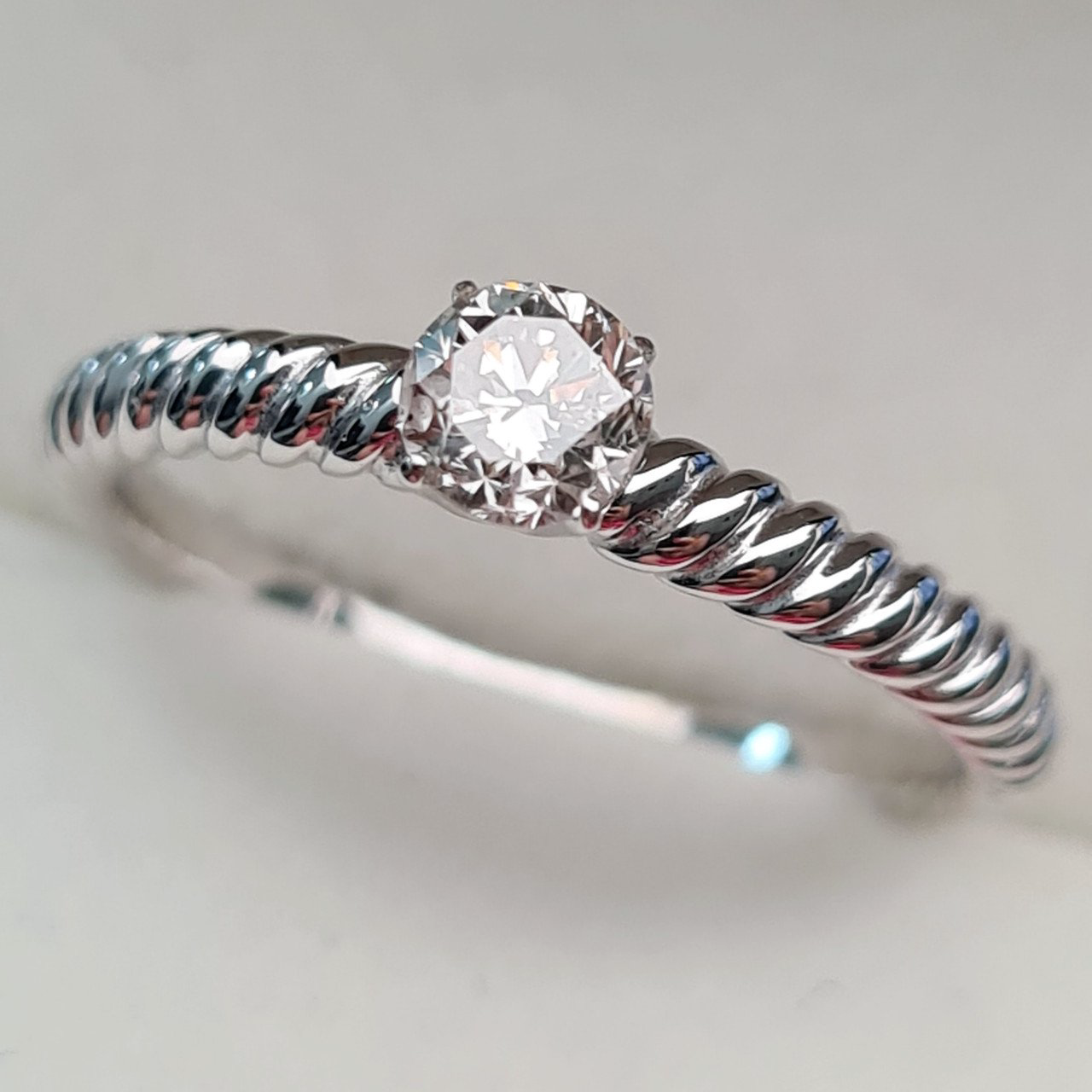Кольцо Deimantas 93561903 17,5р 2,31гр 0,36ct. купить,NaN