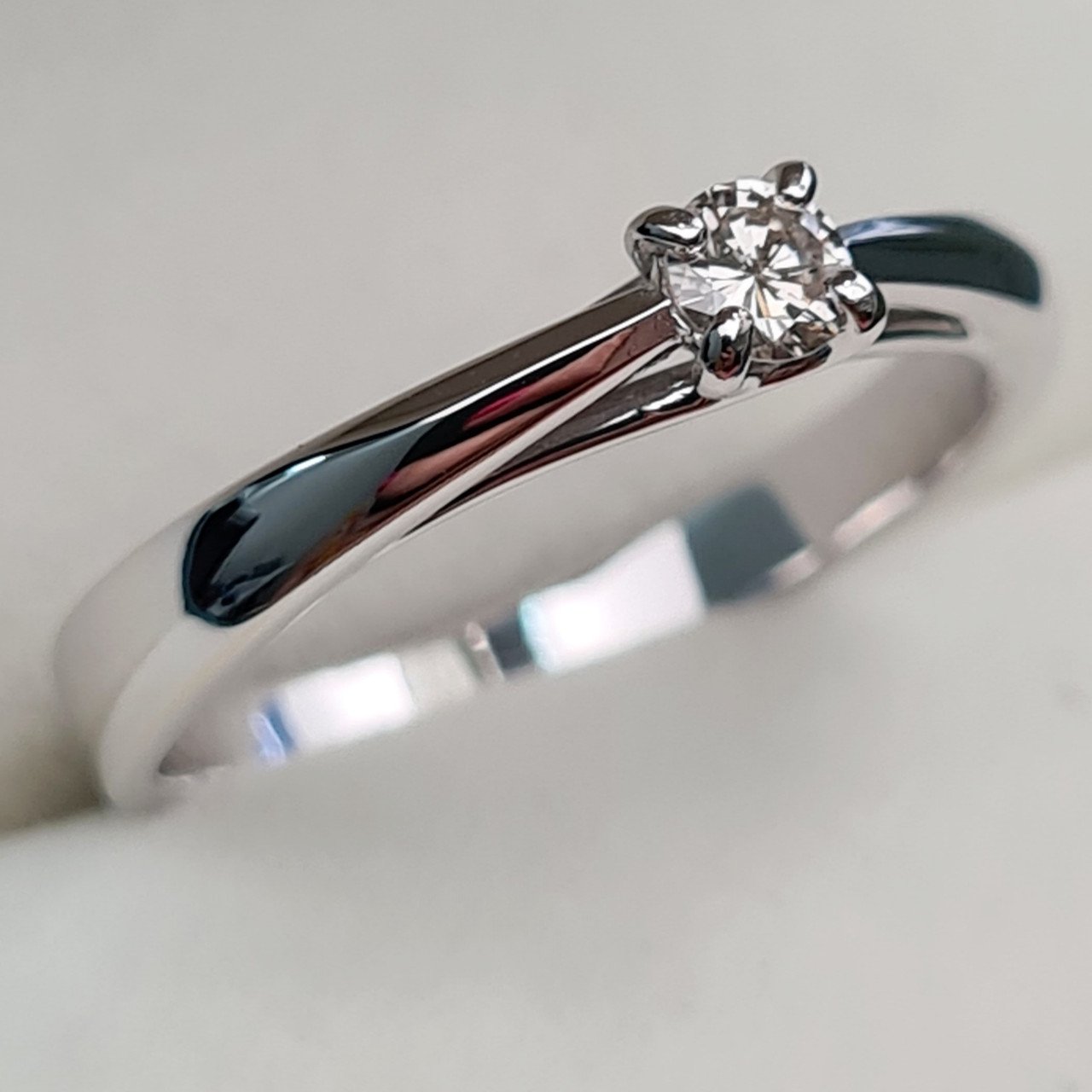 Кольцо Deimantas 93561995 17,5р 2,66гр 0,13ct. купить,NaN