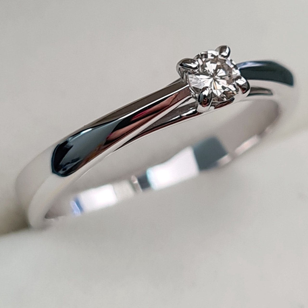 Кольцо Deimantas 93561995 17,5р 2,66гр 0,13ct. купить,NaN