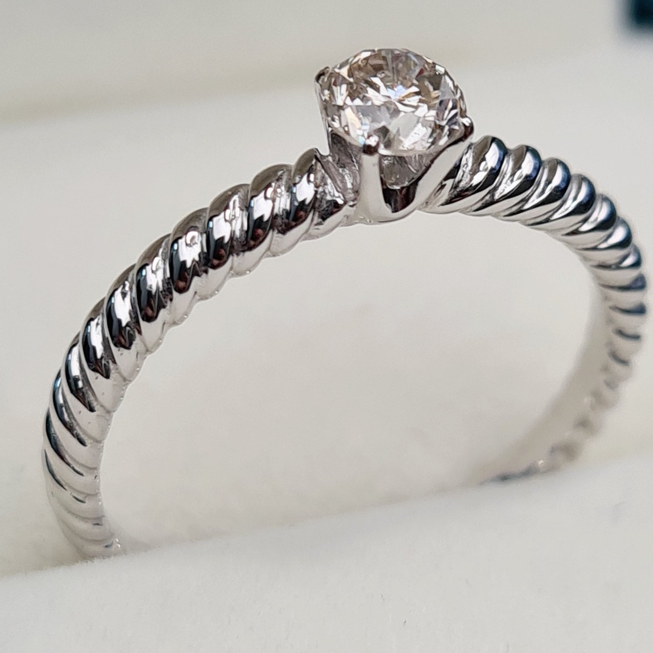 Кольцо Deimantas 93561903 17,5р 2,31гр 0,36ct. купить,NaN