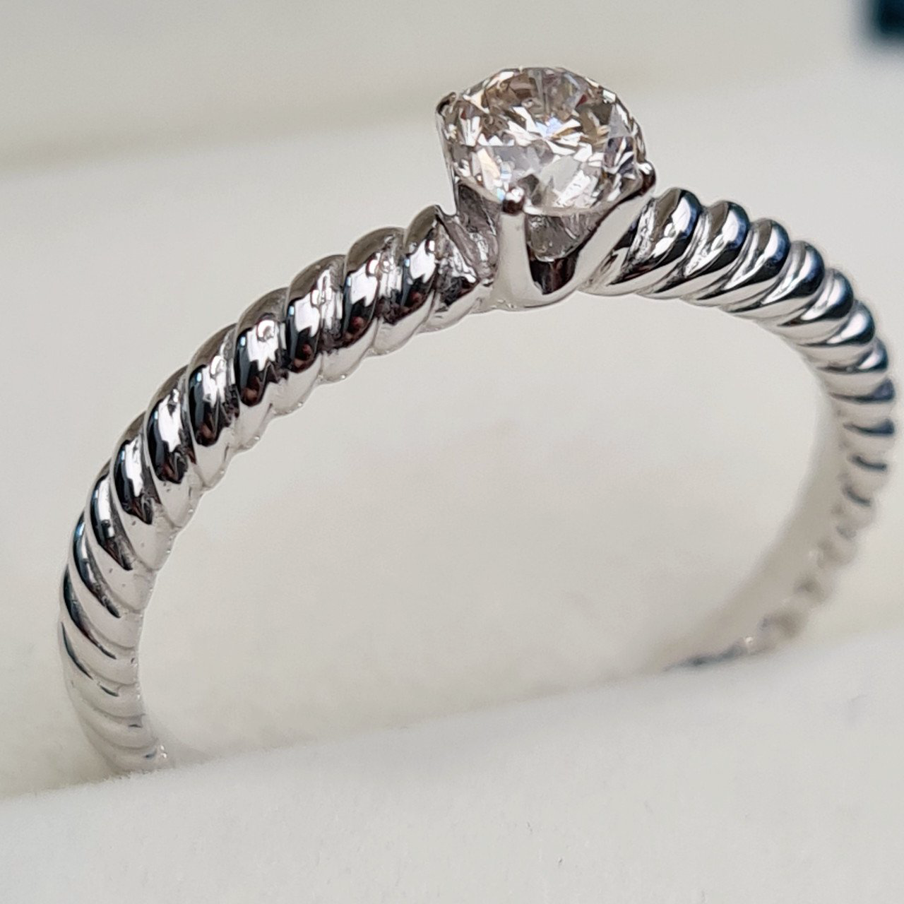 Кольцо Deimantas 93561903 17,5р 2,31гр 0,36ct. купить,NaN