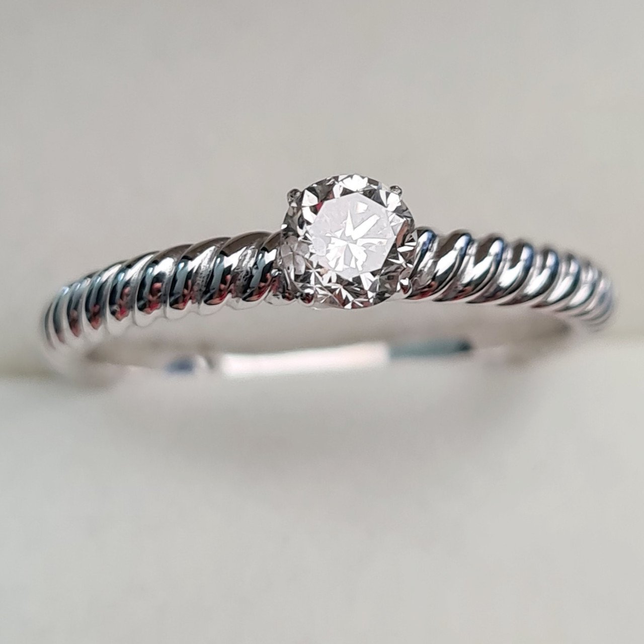 Кольцо Deimantas 93561903 17,5р 2,31гр 0,36ct. купить,NaN