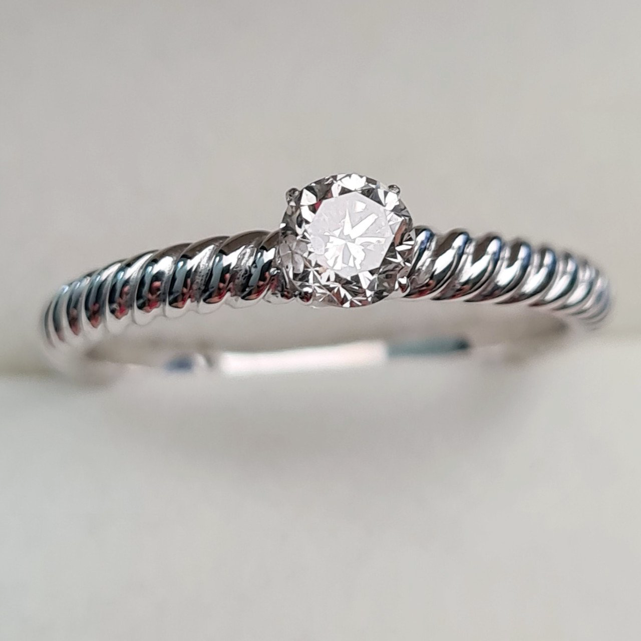 Кольцо Deimantas 93561903 17,5р 2,31гр 0,36ct. купить,NaN
