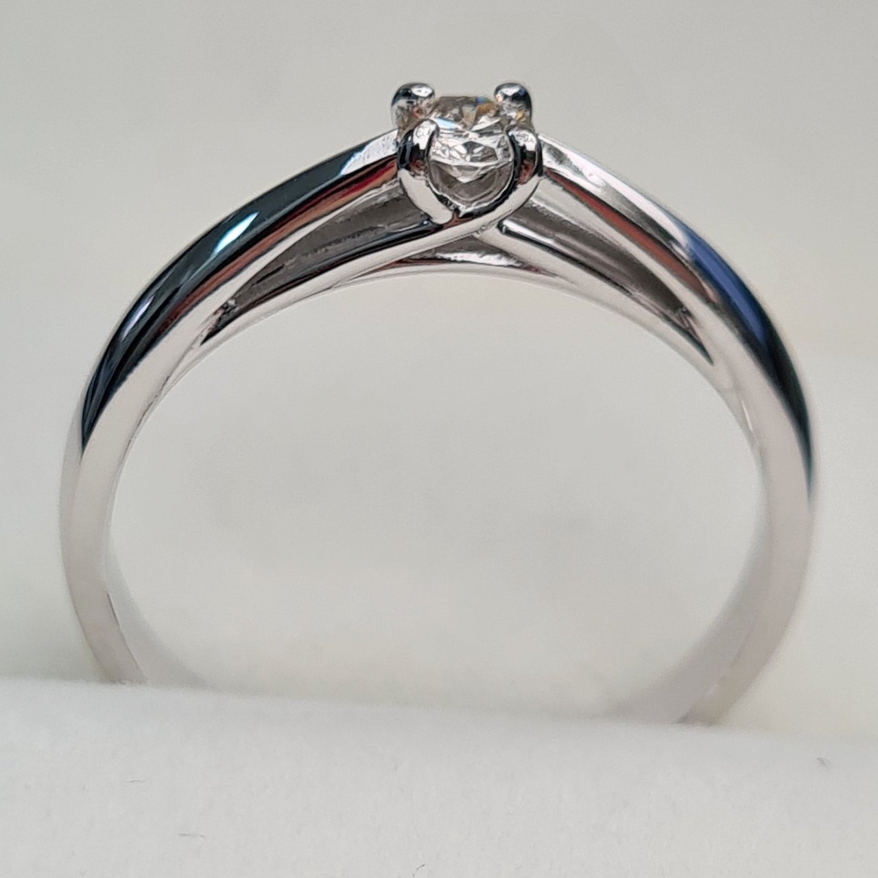 Кольцо Deimantas 93561995 17,5р 2,66гр 0,13ct. купить,NaN