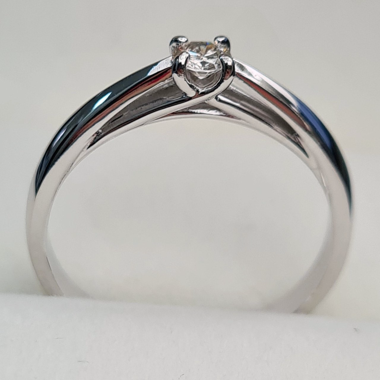 Кольцо Deimantas 93561995 17,5р 2,66гр 0,13ct. купить,NaN