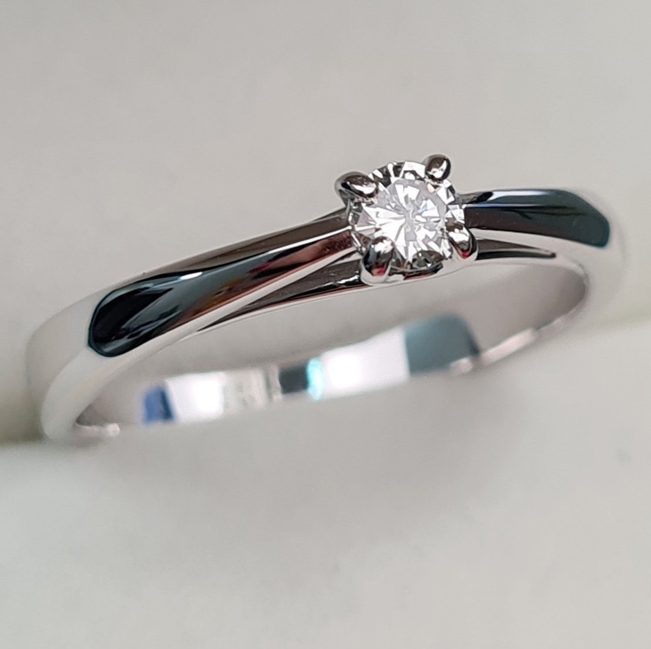 Кольцо Deimantas 93561995 17,5р 2,66гр 0,13ct. купить,NaN