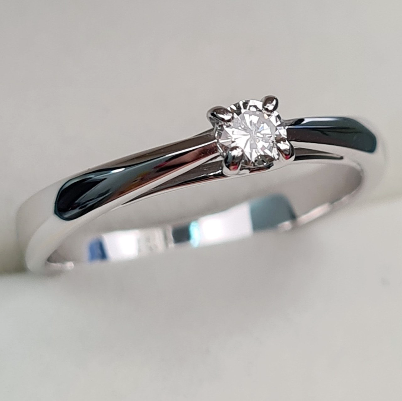 Кольцо Deimantas 93561995 17,5р 2,66гр 0,13ct. купить,NaN