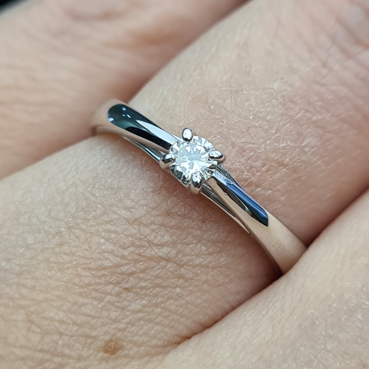 Кольцо Deimantas 93561995 17,5р 2,66гр 0,13ct. купить,NaN