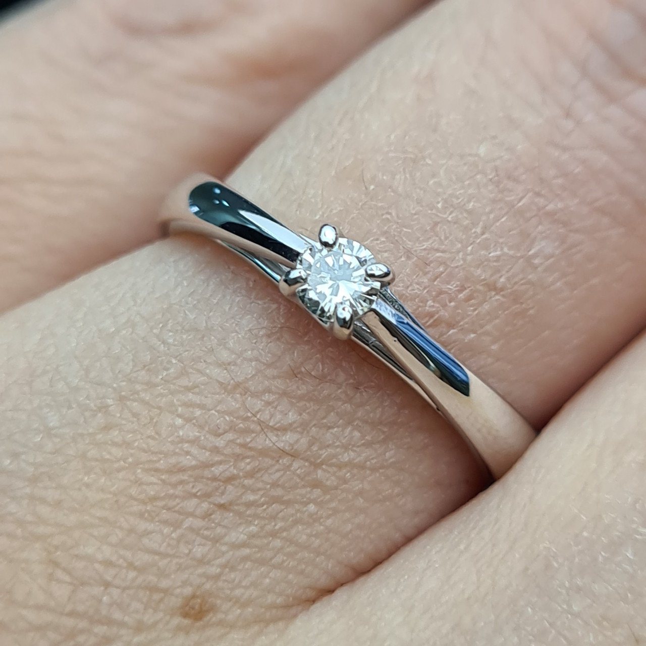 Кольцо Deimantas 93561995 17,5р 2,66гр 0,13ct. купить,NaN