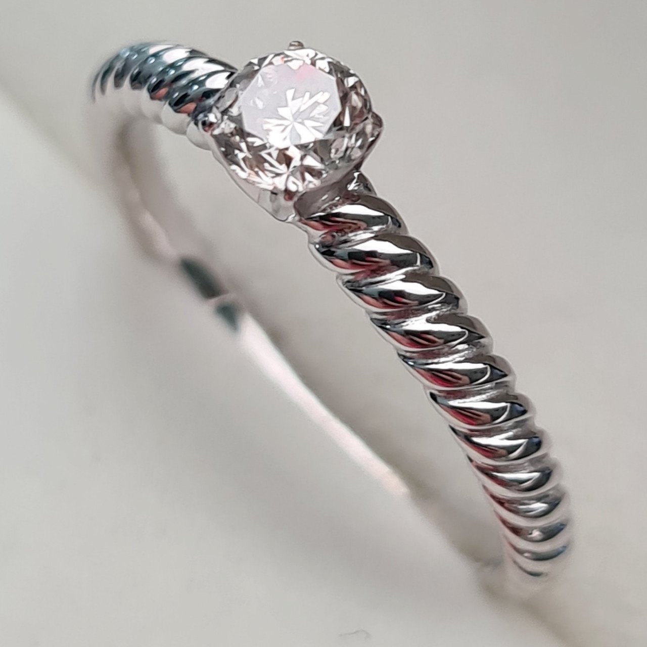 Кольцо Deimantas 93561903 17,5р 2,31гр 0,36ct. купить,NaN