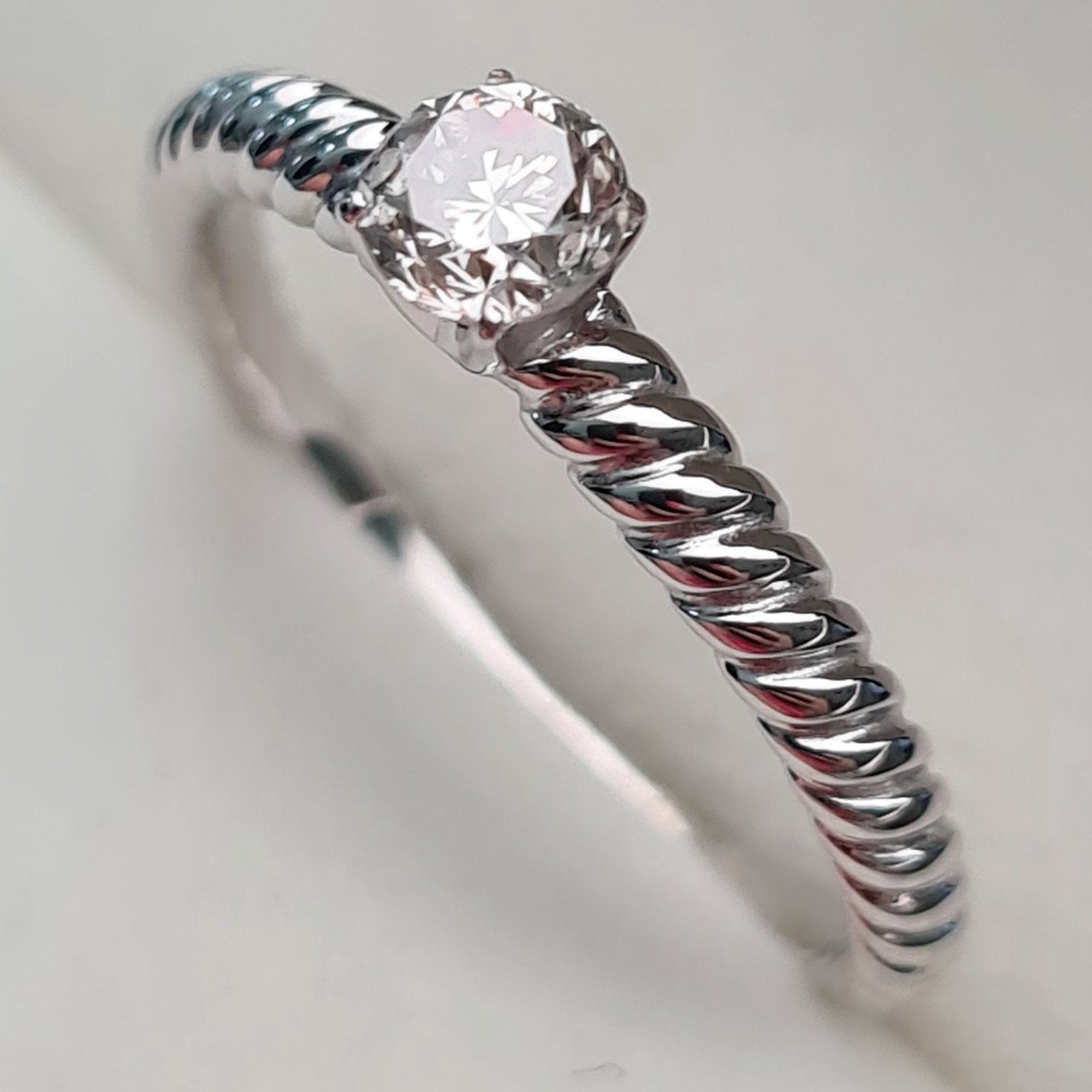 Кольцо Deimantas 93561903 17,5р 2,31гр 0,36ct. купить,NaN