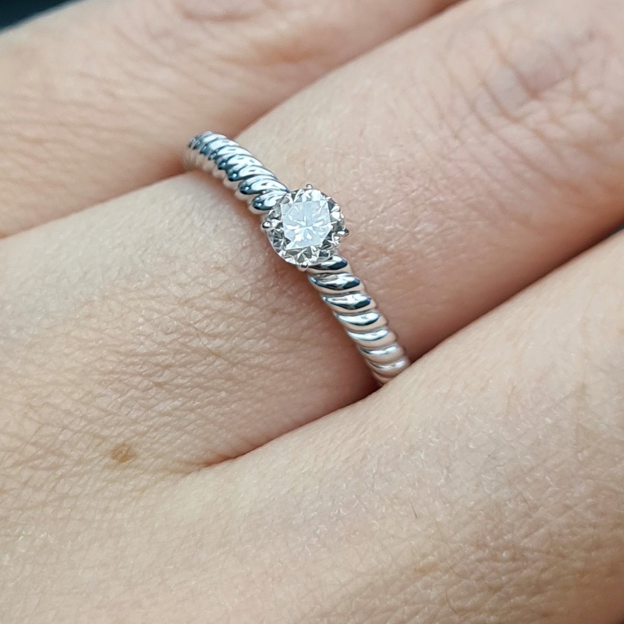 Кольцо Deimantas 93561903 17,5р 2,31гр 0,36ct. купить,NaN