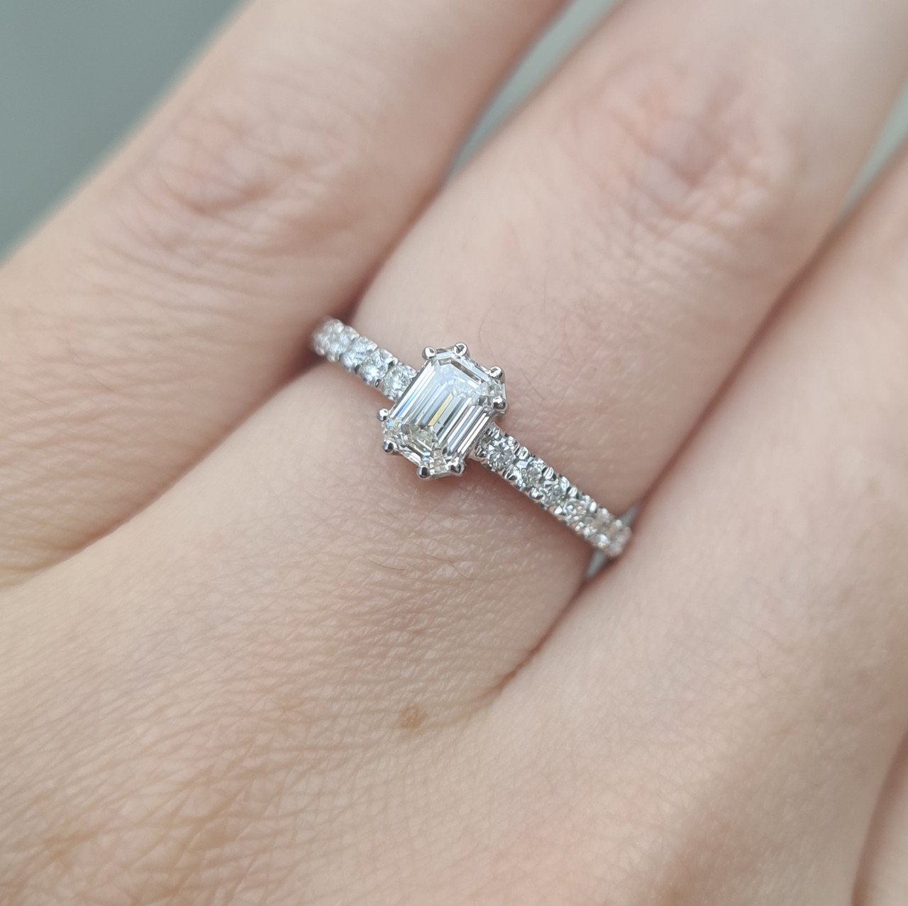 Кольцо Deimantas 95945680 16,5р 2,14гр 0,76ct. купить,NaN