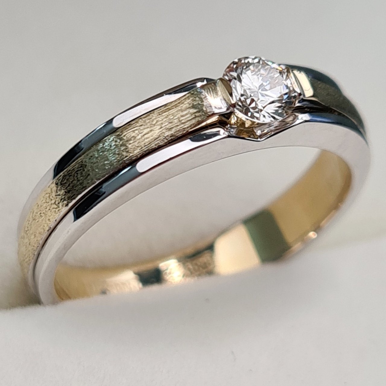 Кольцо Deimantas 93562048 17р 3,65гр 0,22ct. купить,NaN