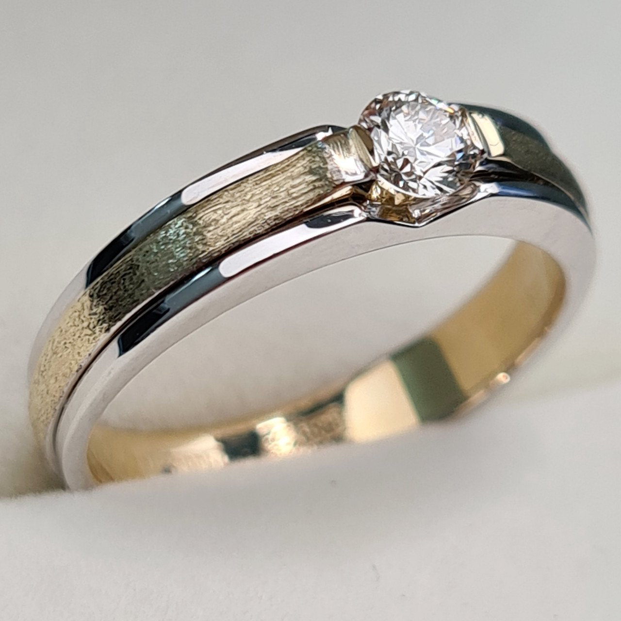 Кольцо Deimantas 93562048 17р 3,65гр 0,22ct. купить,NaN