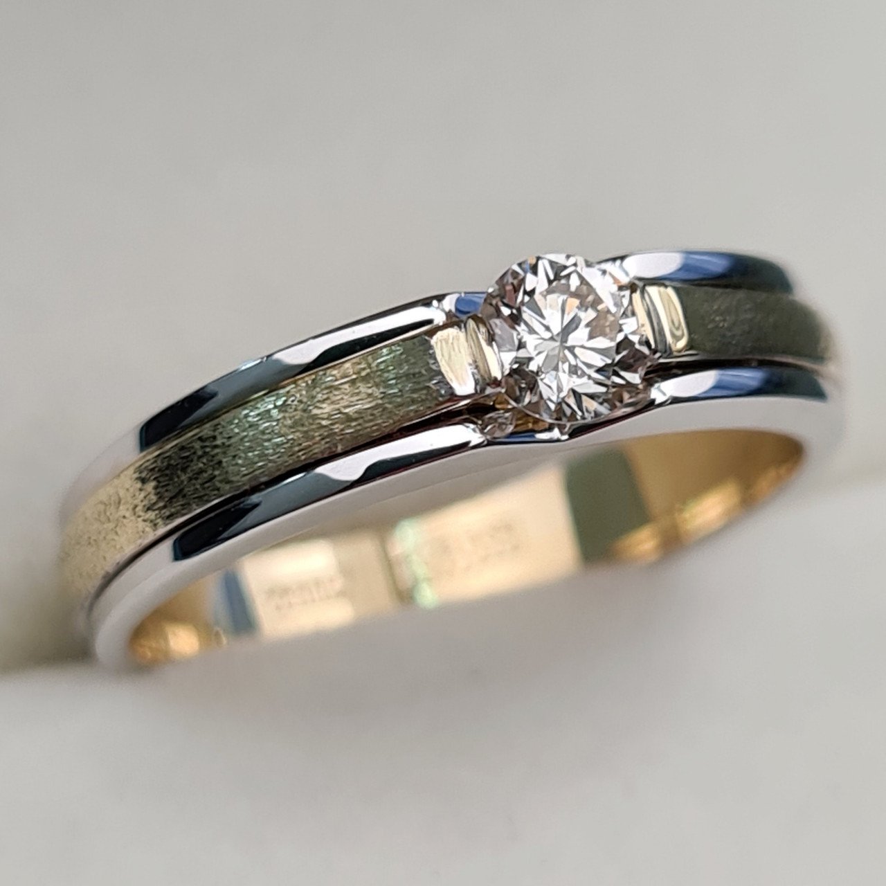 Кольцо Deimantas 93562048 17р 3,65гр 0,22ct. купить,NaN