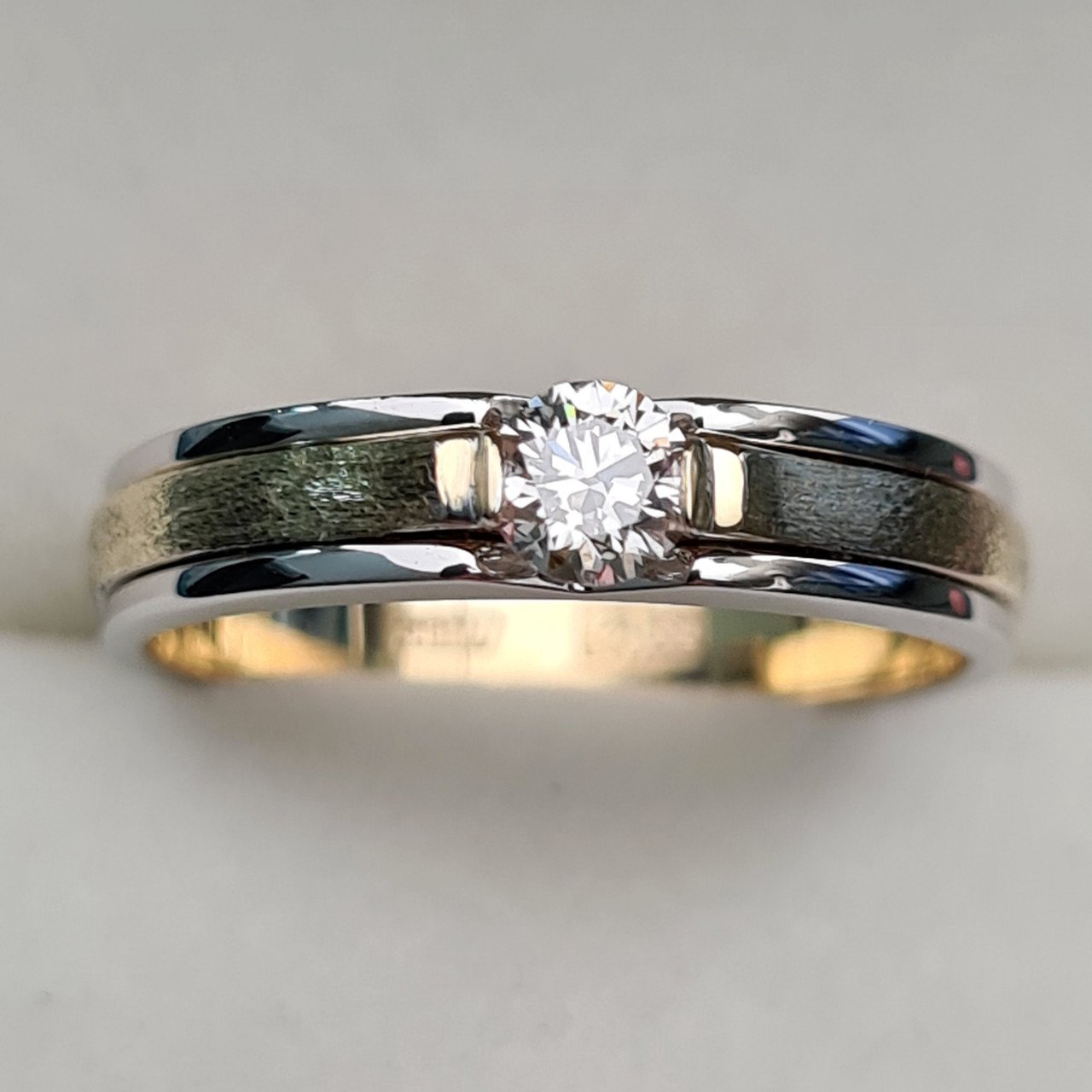 Кольцо Deimantas 93562048 17р 3,65гр 0,22ct. купить,NaN