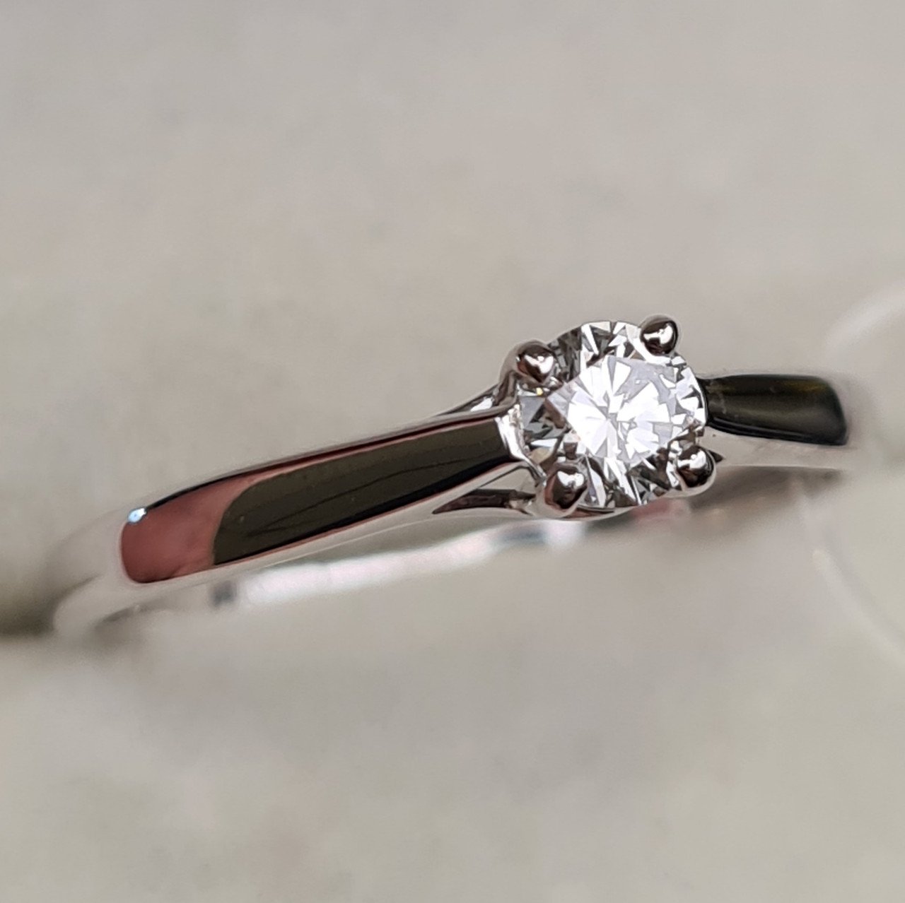 Кольцо Deimantas 98148874 17,5р 1,4гр 0,217ct. купить,NaN