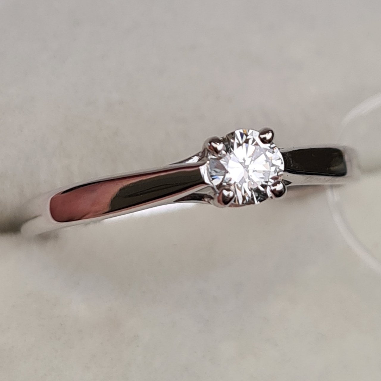 Кольцо Deimantas 98148874 17,5р 1,4гр 0,217ct. купить,NaN