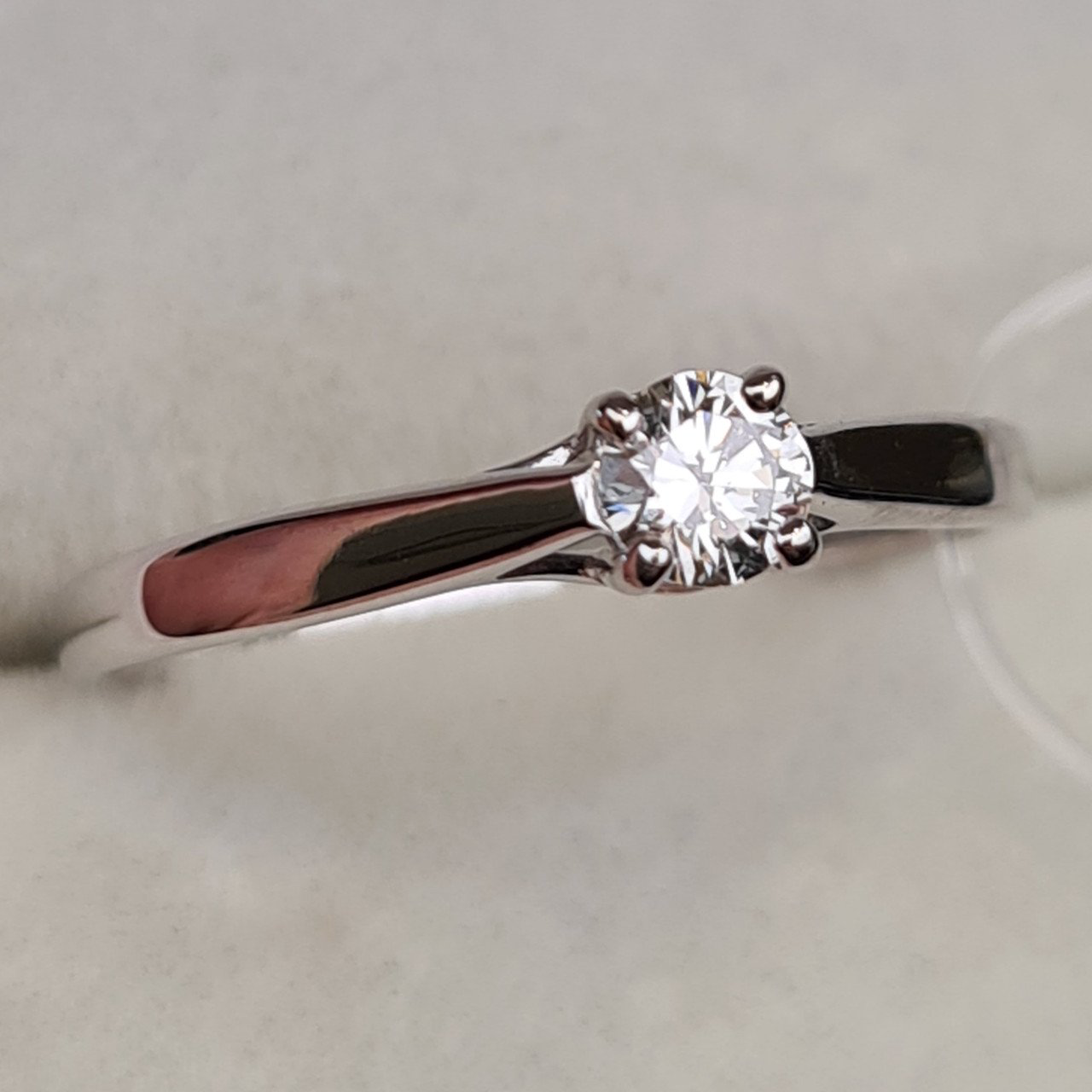 Кольцо Deimantas 98148874 17,5р 1,4гр 0,217ct. купить,NaN