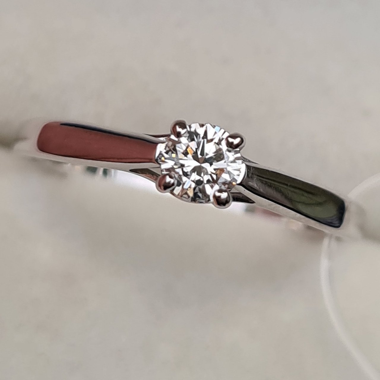 Кольцо Deimantas 98148874 17,5р 1,4гр 0,217ct. купить,NaN