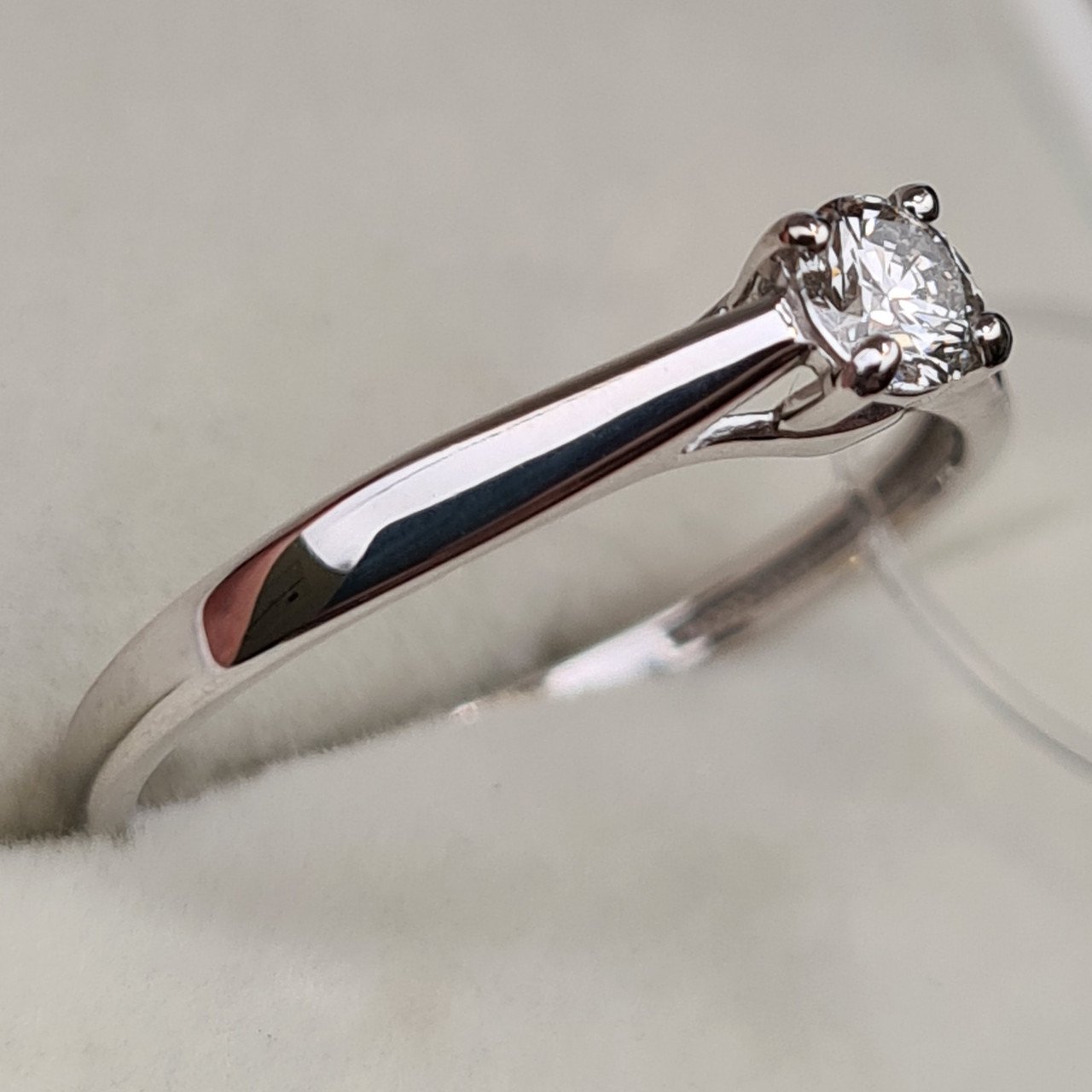Кольцо Deimantas 98148874 17,5р 1,4гр 0,217ct. купить,NaN