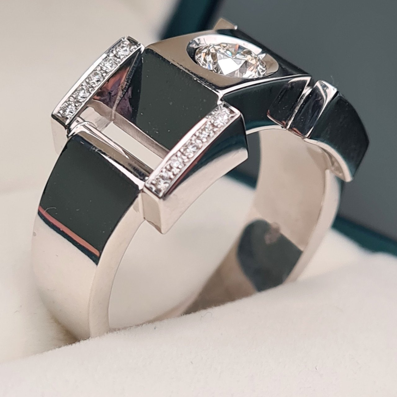 Мужская печатка Deimantas 95966260 21р 14,82гр 0,81ct. купить,NaN