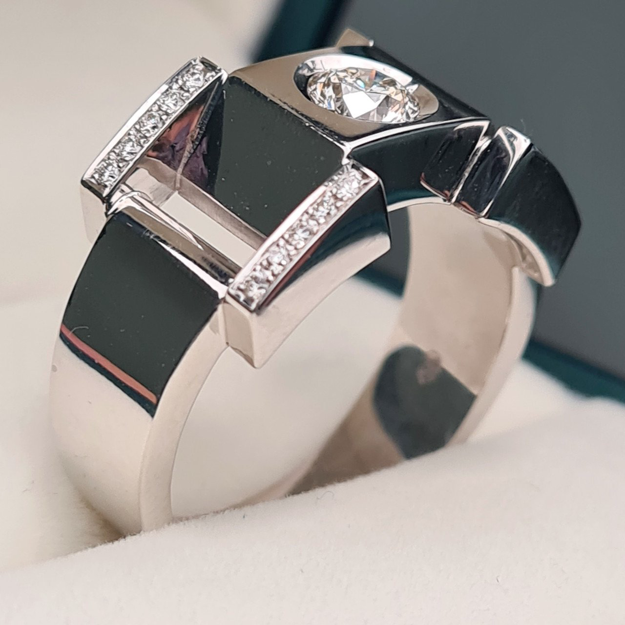 Мужская печатка Deimantas 95966260 21р 14,82гр 0,81ct. купить,NaN