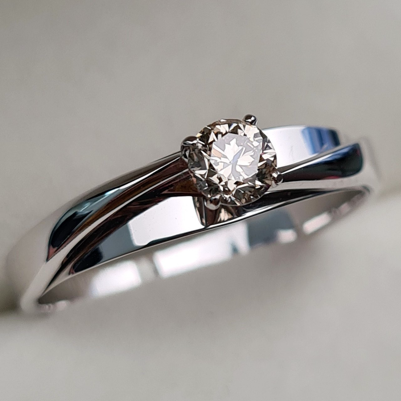 Кольцо Deimantas 93562156 18,5р 2,66гр 0,32ct. купить,NaN