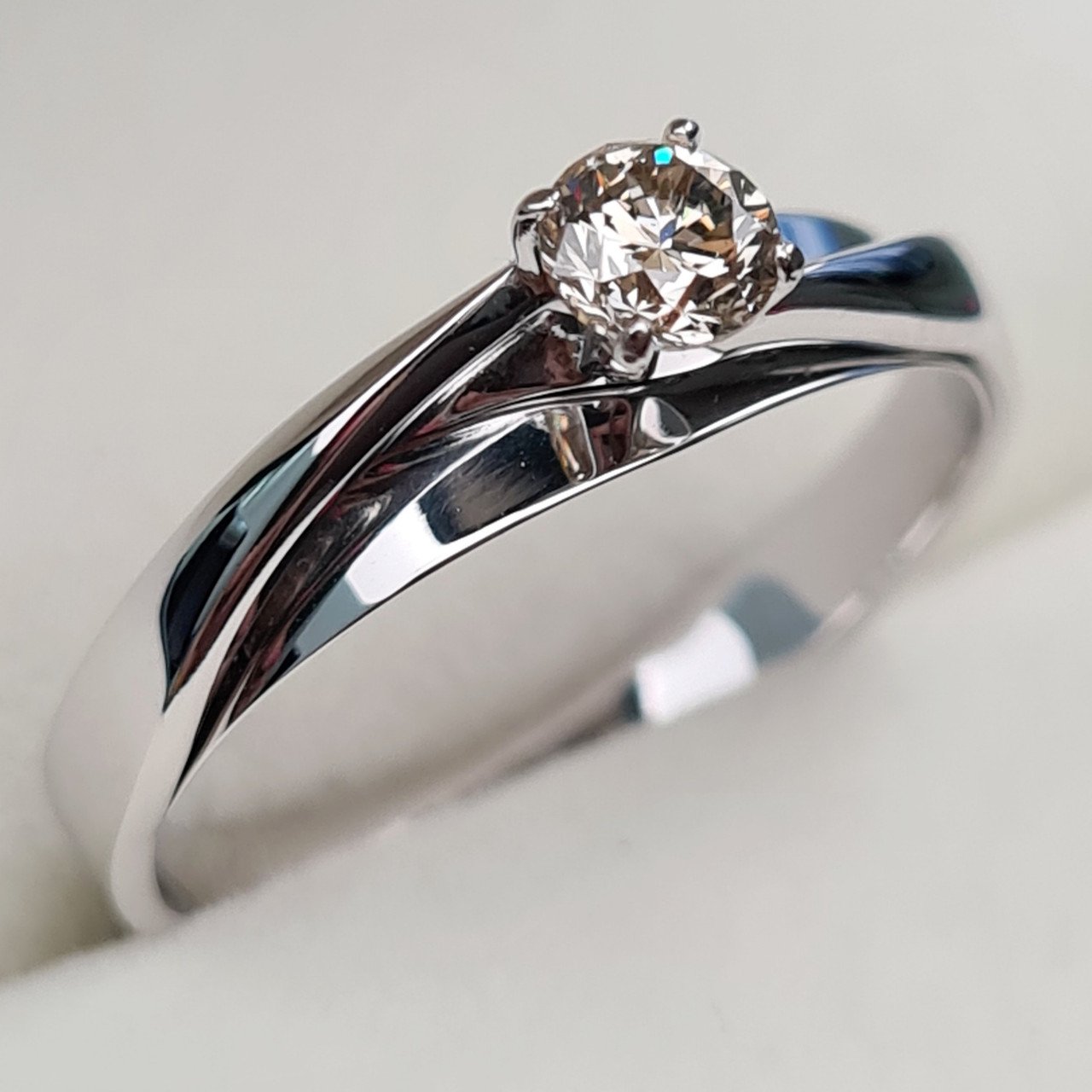 Кольцо Deimantas 93562156 18,5р 2,66гр 0,32ct. купить,NaN