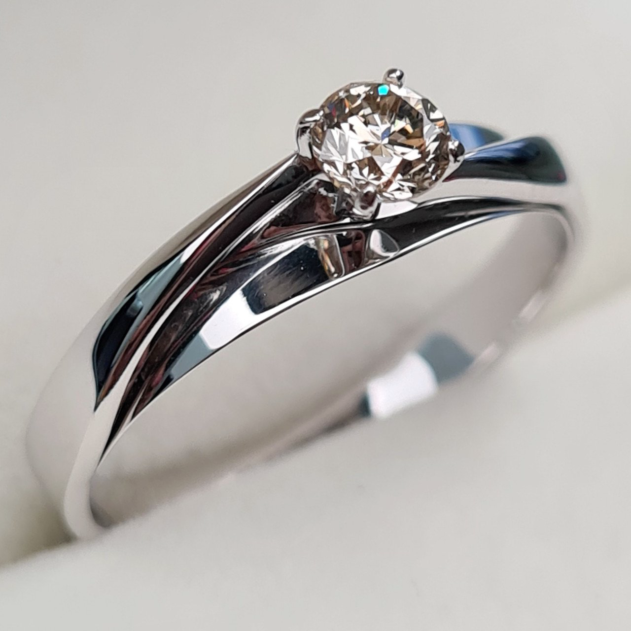 Кольцо Deimantas 93562156 18,5р 2,66гр 0,32ct. купить,NaN