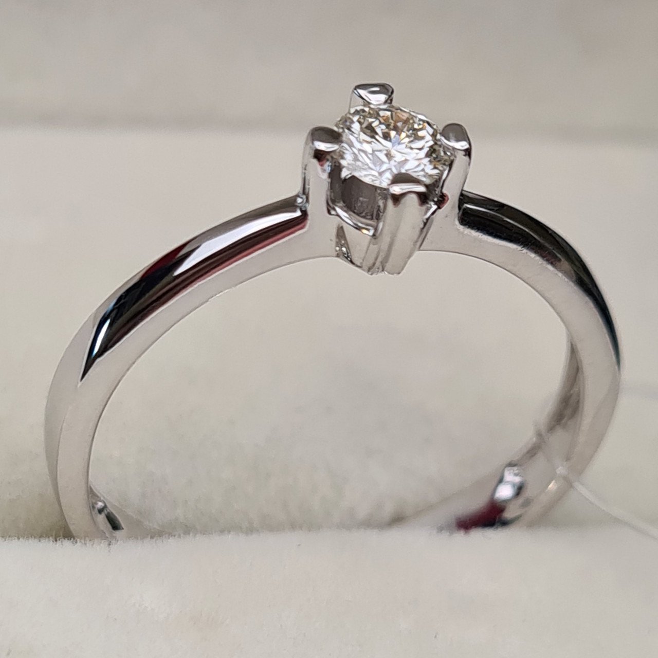 Кольцо Deimantas 98149225 17,5р 2,26гр 0,21ct. купить,NaN