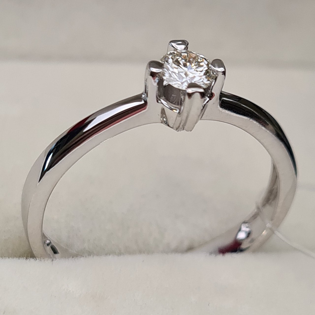 Кольцо Deimantas 98149225 17,5р 2,26гр 0,21ct. купить,NaN