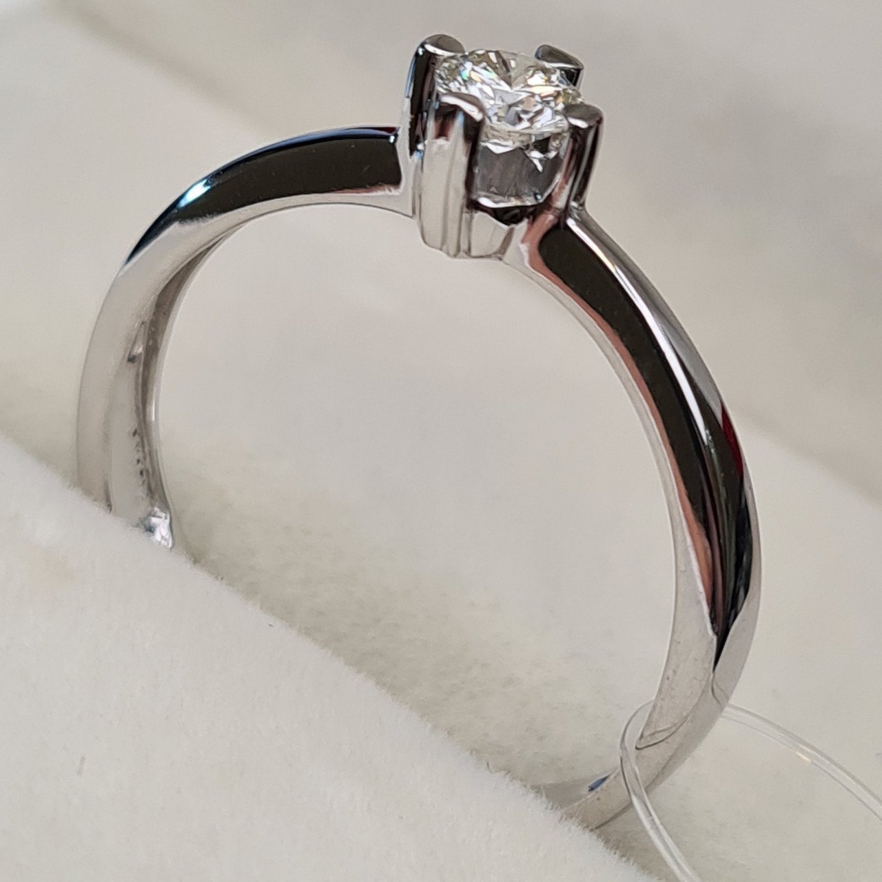Кольцо Deimantas 98149225 17,5р 2,26гр 0,21ct. купить,NaN