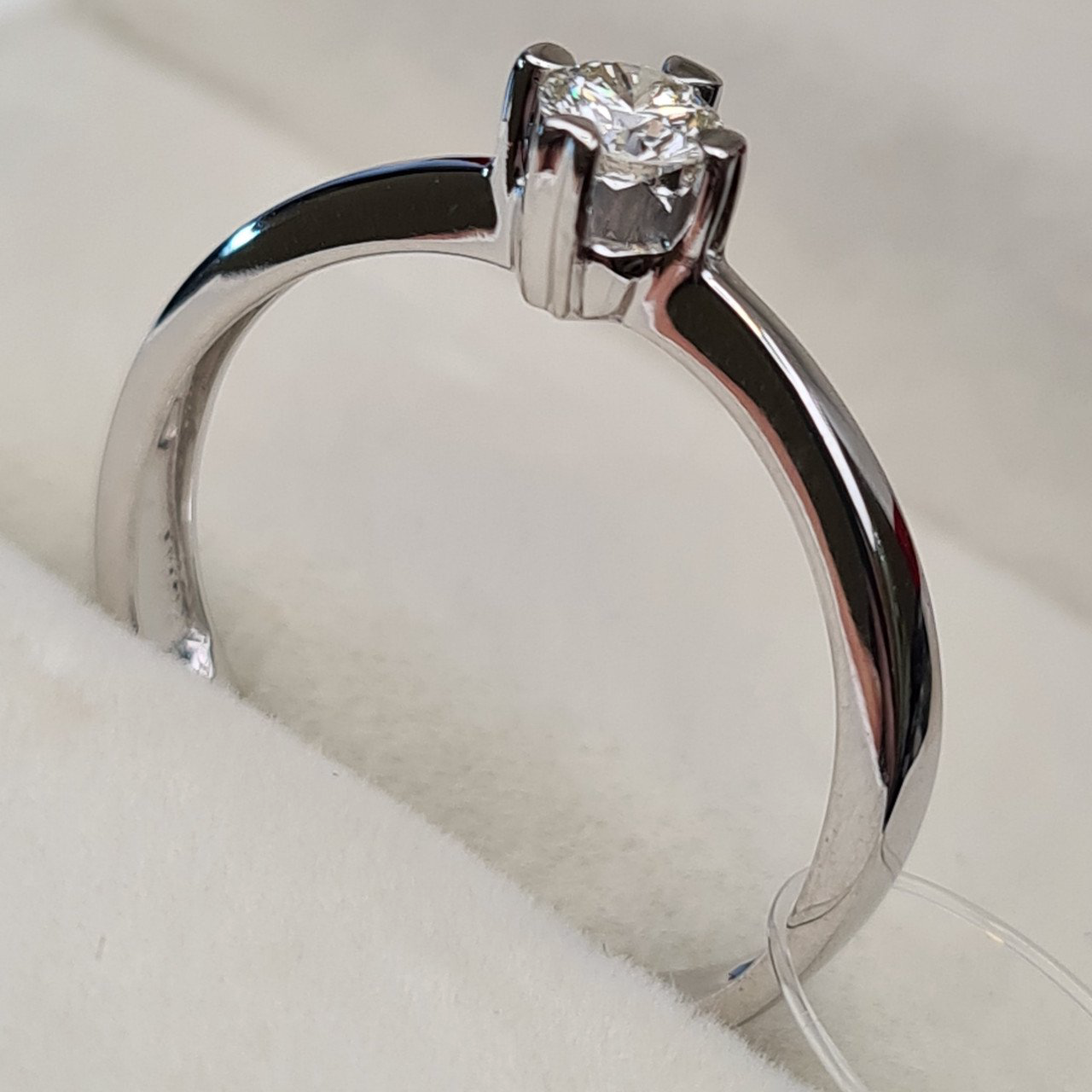 Кольцо Deimantas 98149225 17,5р 2,26гр 0,21ct. купить,NaN