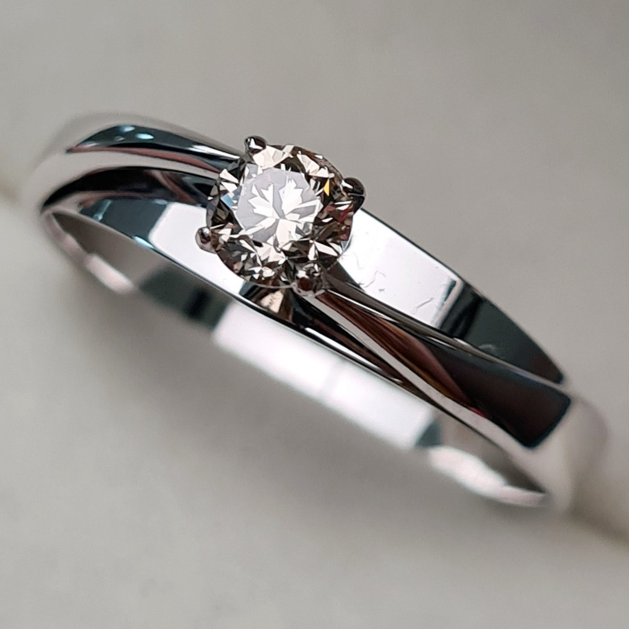 Кольцо Deimantas 93562156 18,5р 2,66гр 0,32ct. купить,NaN
